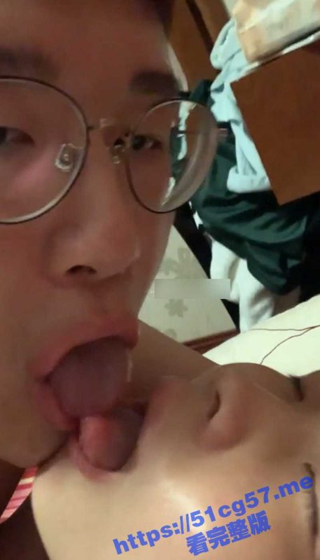 眼镜男跟小姨子在酒店开房偷情乱伦 循序渐进从脱衣到互相口交再到激情啪啪 很有带入感 非常的精彩-51吃瓜网