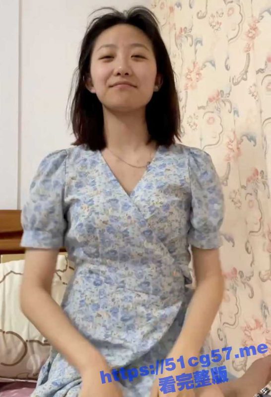 河南郑州某学校清纯碎花裙小美女 约炮同校男同学 嘴含大鸡巴就爱不释手 一镜到底 颜射收尾！-51吃瓜网