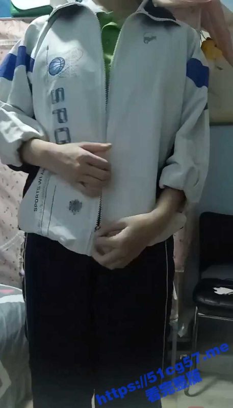 江苏高三妹妹一天不做爱就难受 自拍裸体视频给哥哥看 朴素的高中校服下是早已是成熟了的诱人肉体-51吃瓜网