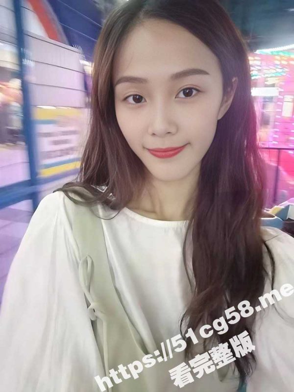 广东清远极品反差骚鸡方青蓉 三洞全开的骚婊子 睡觉喜欢手里握着鸡巴 方便她随时随地吃起来-51吃瓜网