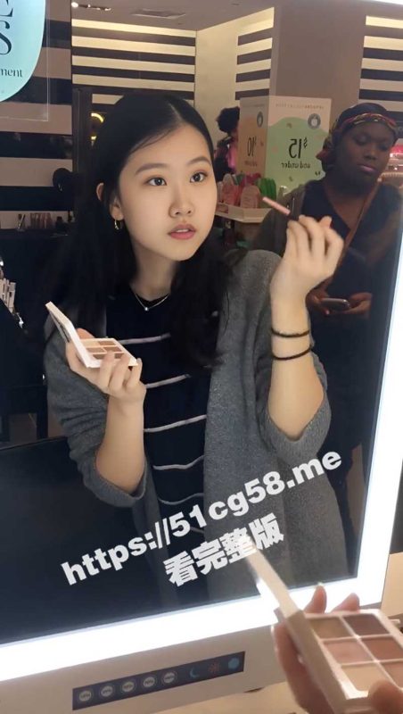 这才叫真正的反差婊！美国留学生学霸 杨抒佳 被白人男友调教成一条母狗跪地舔尿 阿黑颜卖骚毫无下限-51吃瓜网