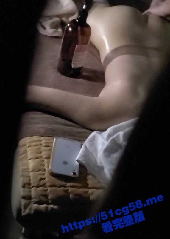 按摩院偷拍 男技师精油按摩 极品爆乳全裸 白富美 享受男技师爱抚挑逗乳头阴蒂 身体被爽翻！-51吃瓜网