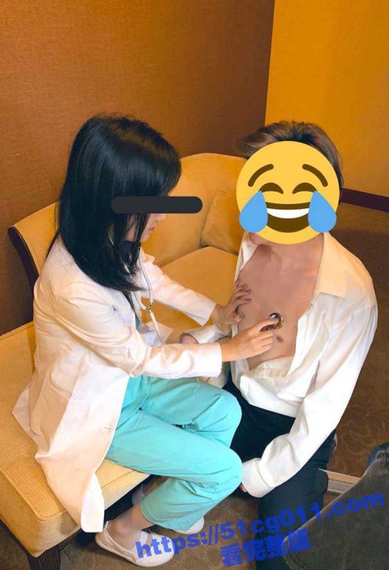 重度绿帽患者把自己的老婆贡献出去给单男爆操 自己一旁直播赚钱 分工明确！-51吃瓜网