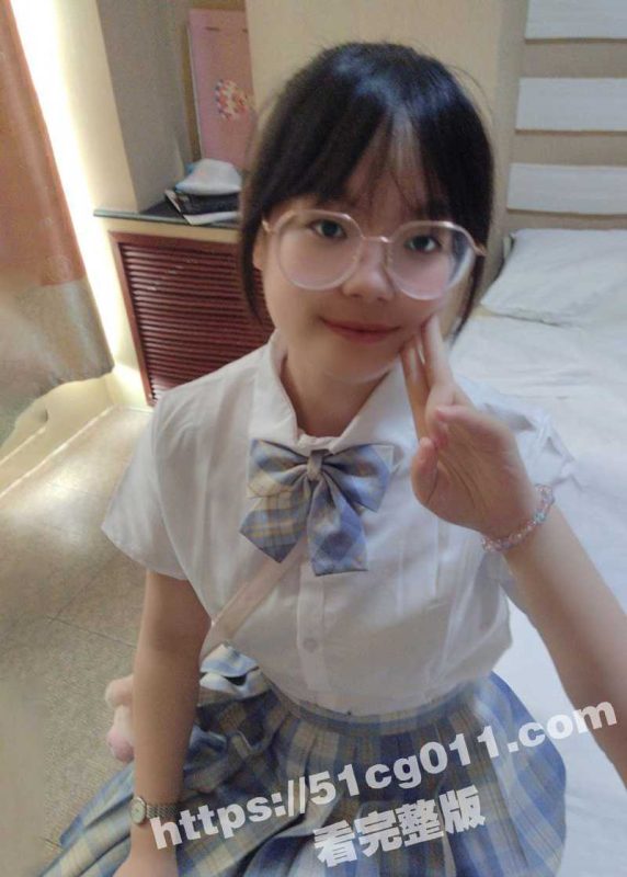 山东烟台高二学霸 王静瑶 被校外男友床上轻松拿捏 清纯嫩妹被黄毛大屌各种姿势糟蹋！-51吃瓜网