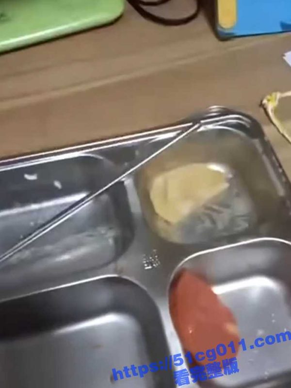 食堂起义失败！小孩哥吐槽食堂饭菜问题 结果发布视频后被校领导教育！-51吃瓜网