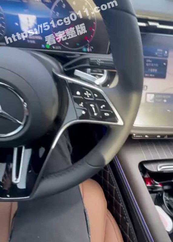 富二代小伙奔驰上的小萝莉!富哥刚撒完尿 卫生间里卑微给小哥哥清理鸡巴 这大屌味道真好!-51吃瓜网