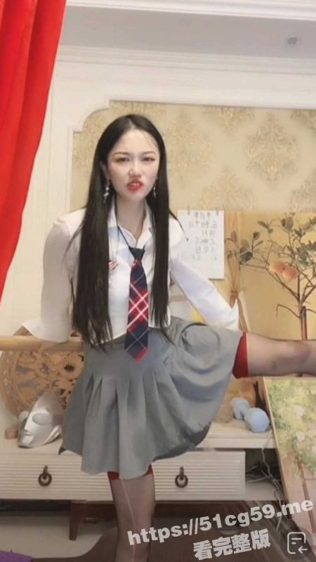 抖音骚鸡女主播直播喷尿 她往逼里塞的是什么东西 水量这么大这么快？-51吃瓜网