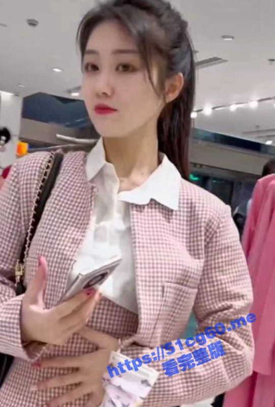 湖南长沙清新颜值短裙小姐姐被抄底偷拍！排卵期白色内裤都湿透了！女孩子都这样吗？-51吃瓜网