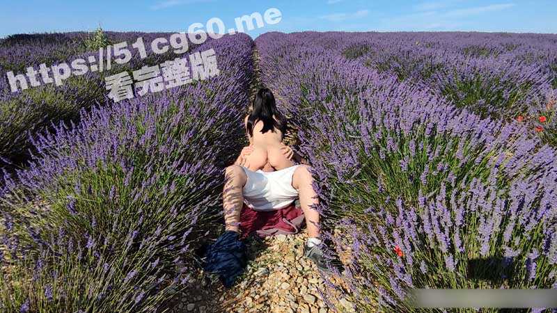 美女留学生为求刺激和大鸡巴洋男友来到户外打野战 在鸟语花香的薰衣草的花海里女上位疯狂打桩无套内射-51吃瓜网