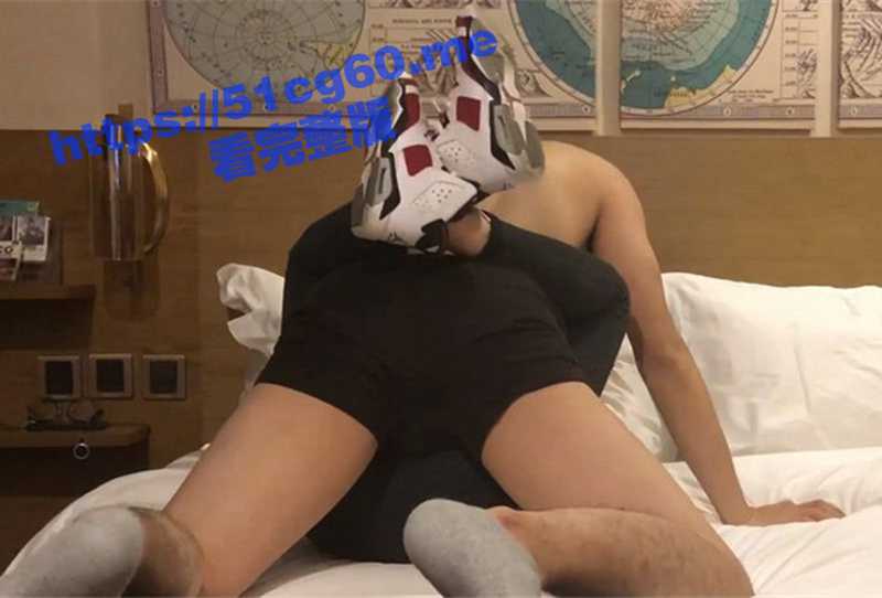 体育生狂蹬穿AJ的美艳骚妇！少妇穿着AJ被扒下裤子直接插入 淫荡浪叫“使劲操我”干的白浆四溢！-51吃瓜网