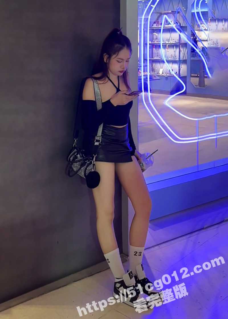 大神约炮性感皮裙辣妹 极品颜值搭配上大长腿纯纯高冷女神 为了钱跪地舔鸡吧！ - 51吃瓜网-51吃瓜网
