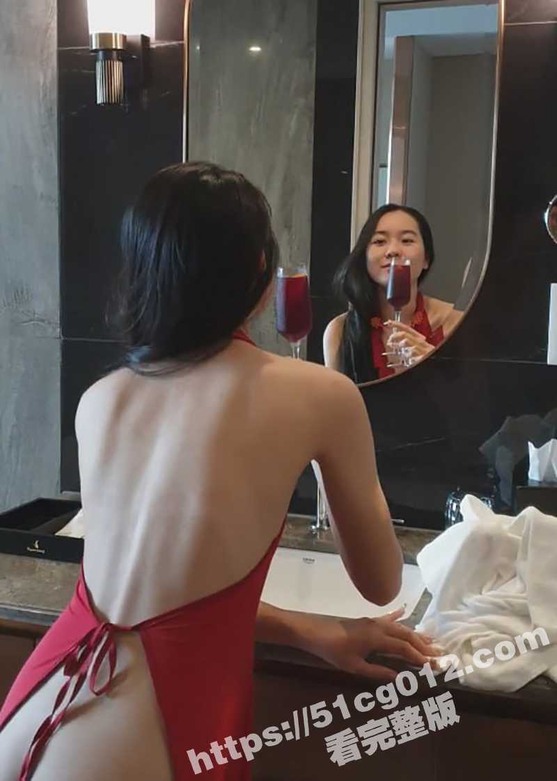 越南OF人气女网红 melyll 高颜值眼镜妹 全素颜露脸 淫荡性爱 主打一个真实！ - 51吃瓜网-51吃瓜网