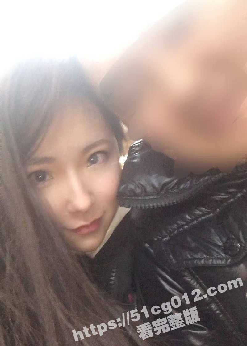 重庆极品反差人妻出轨性爱视频曝光 开档黑丝肉欲满满 翘起肥臀迎接情人大屌后入！ - 51吃瓜网-51吃瓜网