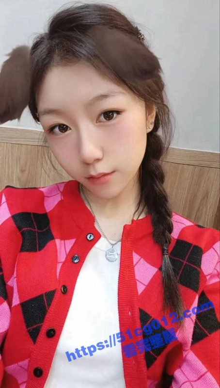 福建美女校花被金主包养！自己玩腻了带到KTV灌醉后供朋友取乐 摸奶抠逼随意玩弄！-51吃瓜网