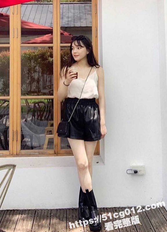 广东南华工商职业学院 清纯学妹马淑瑶 穿上衣服娇嫩可爱 但里面却丰满诱人 丰乳肥臀极品尤物啊-51吃瓜网