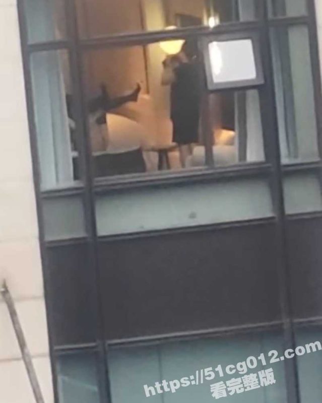 偷拍隔壁酒店 摄影大神私拍性感模特 这骚模身材是真顶啊 突然想换职业了 还是摄影师有前途啊-51吃瓜网