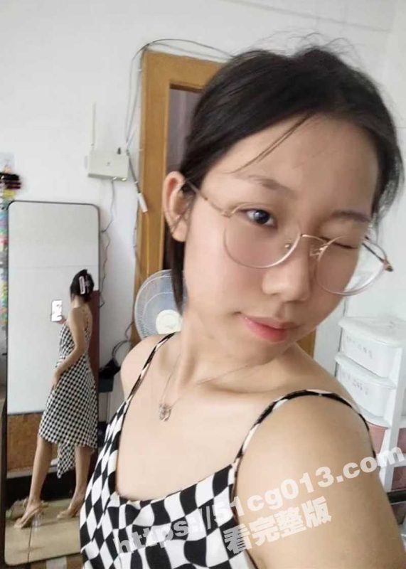 广西梧州医高专反差眼镜妹 沈兰宁 跟学长吃夜宵被要求去勾搭烧烤店老板 最后在出租房内被操！-51吃瓜网