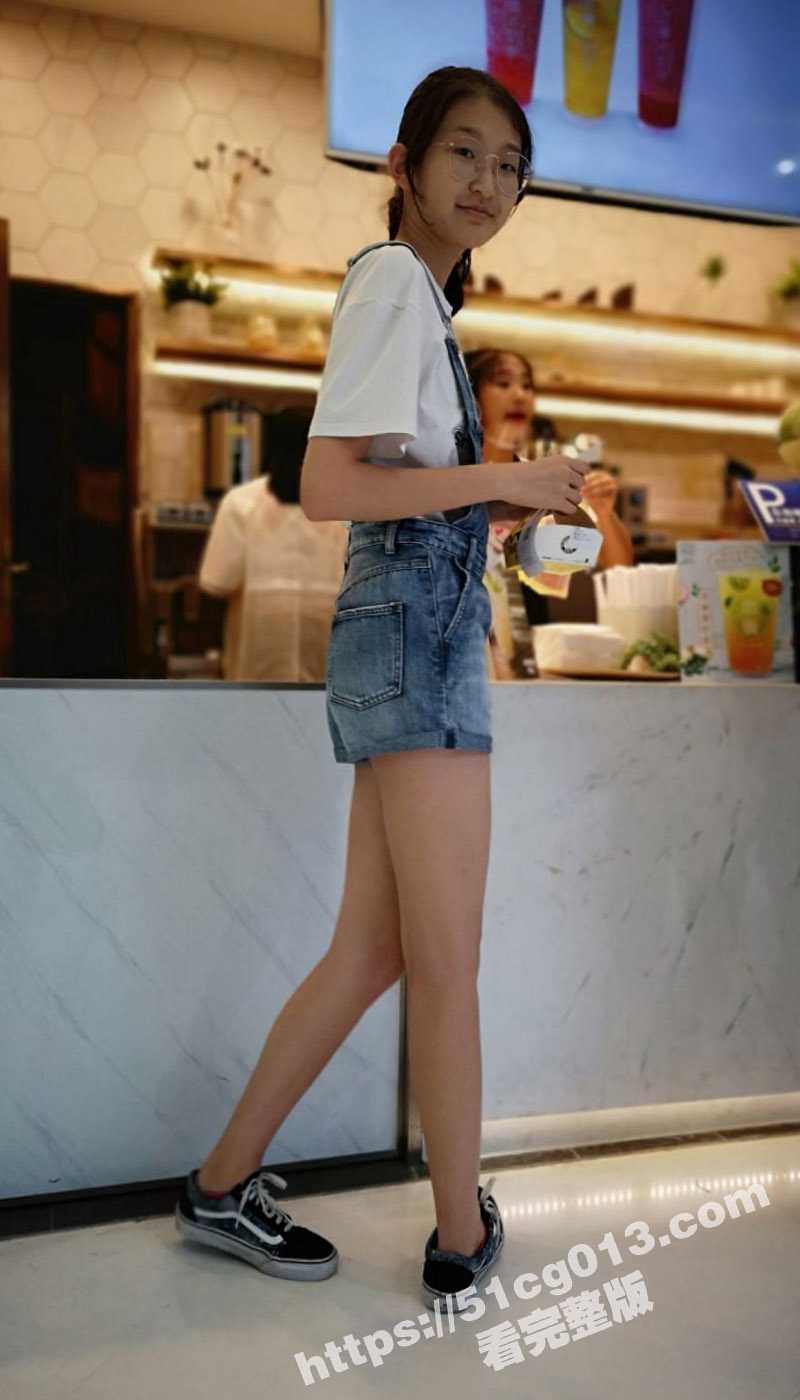 哈尔滨工业大学 大一学妹 胡小翎 细腰丰臀很是诱人 跪在地上疯狂吮吸鸡巴 从此变成了母狗肉便器 - 51吃瓜网-51吃瓜网