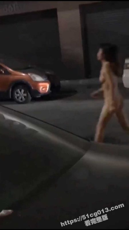 广东佛山 情侣吵架有纠纷 女友全裸在大街上追着男的打 这妹子是真的虎啊！-51吃瓜网