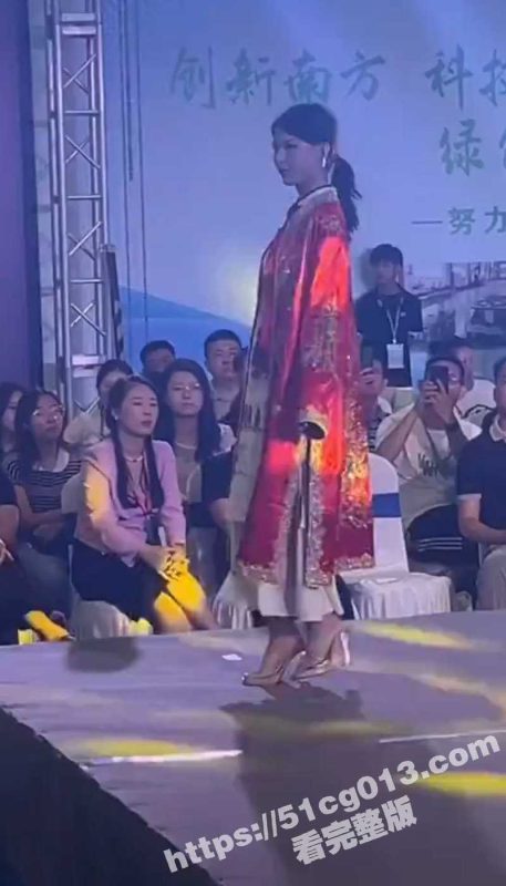 寿衣美女走秀展览你看过吗？天津举办“神州殡葬科技文化节” 寿衣时装秀 看完都让人有想死的冲动！-51吃瓜网