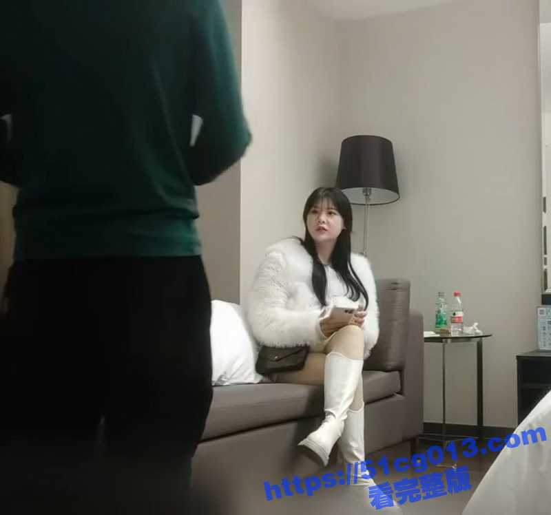 大神探花白靴美腿骚鸡 背着男友出来被人操 吸吮深喉口活不错 被人肉打桩机爆插 操的骚鸡疯狂乱叫-51吃瓜网