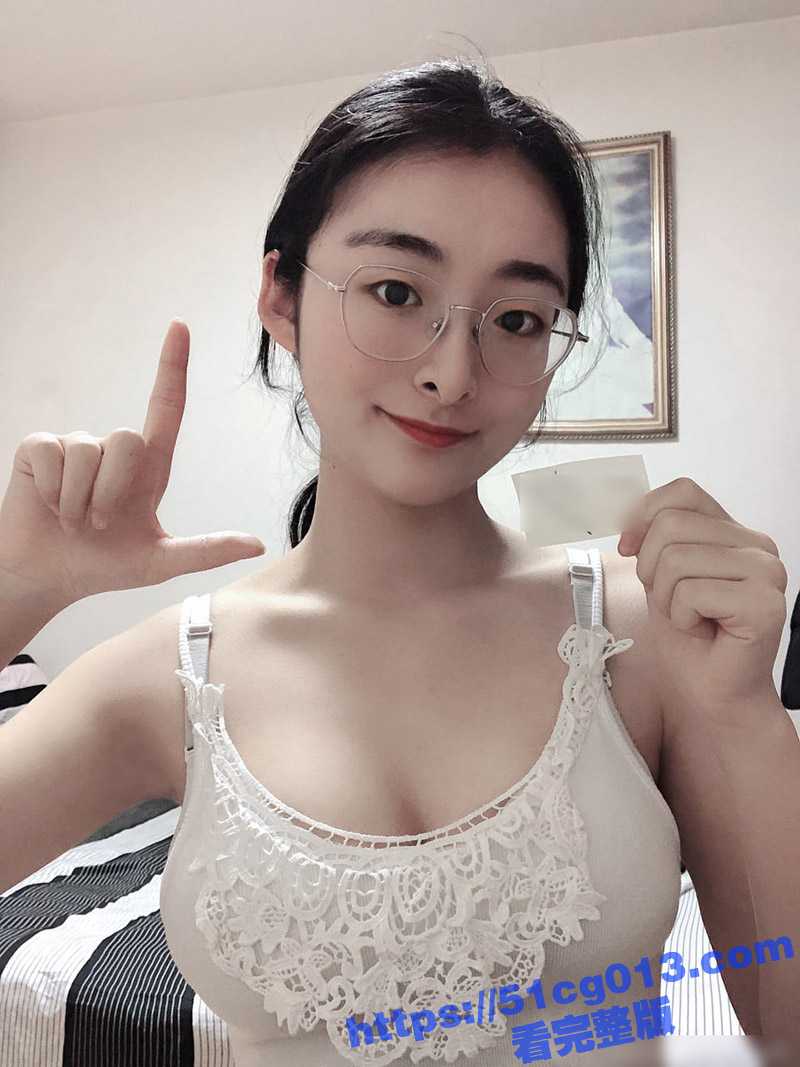 举牌圈反差露脸美女 白嫩美腿粉嫩小穴 应大神一少定制情趣淫照 自产圣水浇头 舔食道具双插自慰高潮 - 51吃瓜网-51吃瓜网