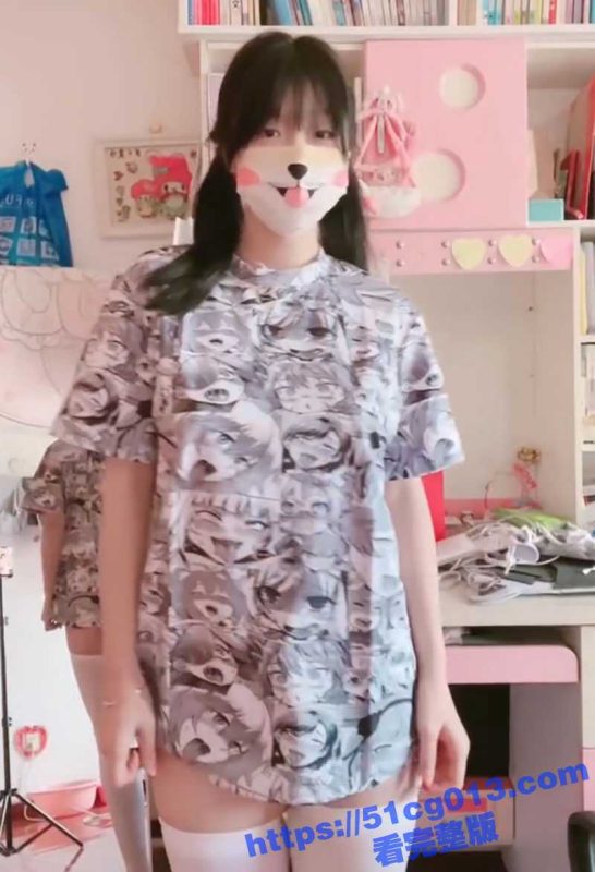 重庆工商职业学院清纯校花 没想到私下竟是外网有名的福利姬 纤腰丰臀加极品美乳 天生的炮架子！-51吃瓜网