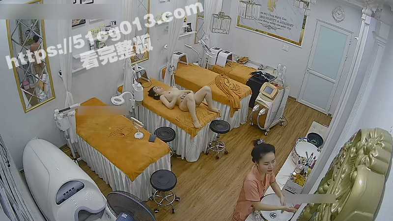 黑客破解美容院监控摄像头!几位大奶美女少妇赤裸躺在床上激光除毛保养私处 场面异常的热闹香艳-51吃瓜网