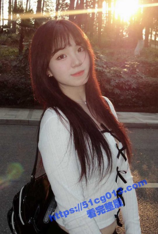 好兄弟新交的女朋友 跟我炫耀第一次约会就带她到服装店试衣间口交！给我羡慕坏了！-51吃瓜网