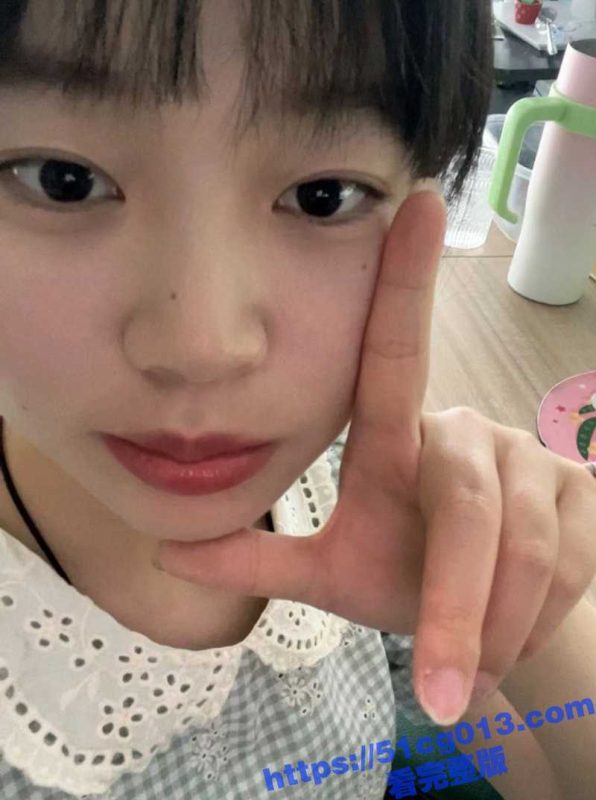 湖北武汉良家肥臀少妇 穿丝袜自慰淫叫自拍流出 发给出差的丈夫反被泄密 骚逼叫的可真骚啊-51吃瓜网