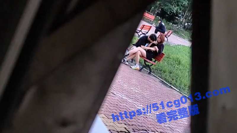 黑龙江生态工程职业学院 大一学生在图书馆门口就舔奶子 准备打野战！-51吃瓜网