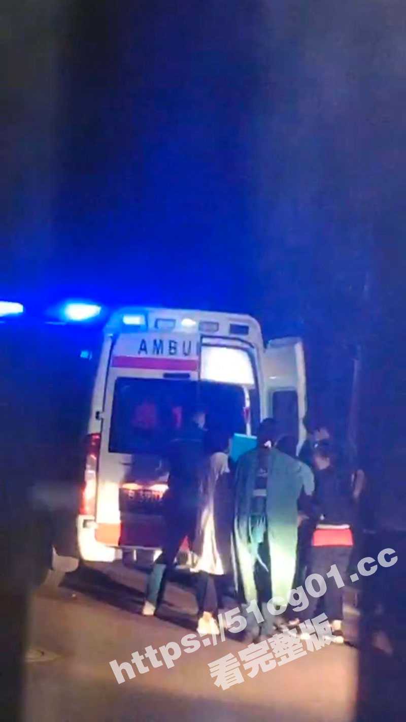 今日速报 实事热点 网传大连某高校厕所生娃 连夜被拉入救护车 - 51吃瓜网-51吃瓜网