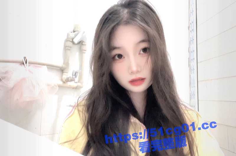 独家曝光！江苏连云港师范高等专科学校 刘慧璐 同时和多名网友搞网调 骚母狗竟然还喝自己的尿！-51吃瓜网