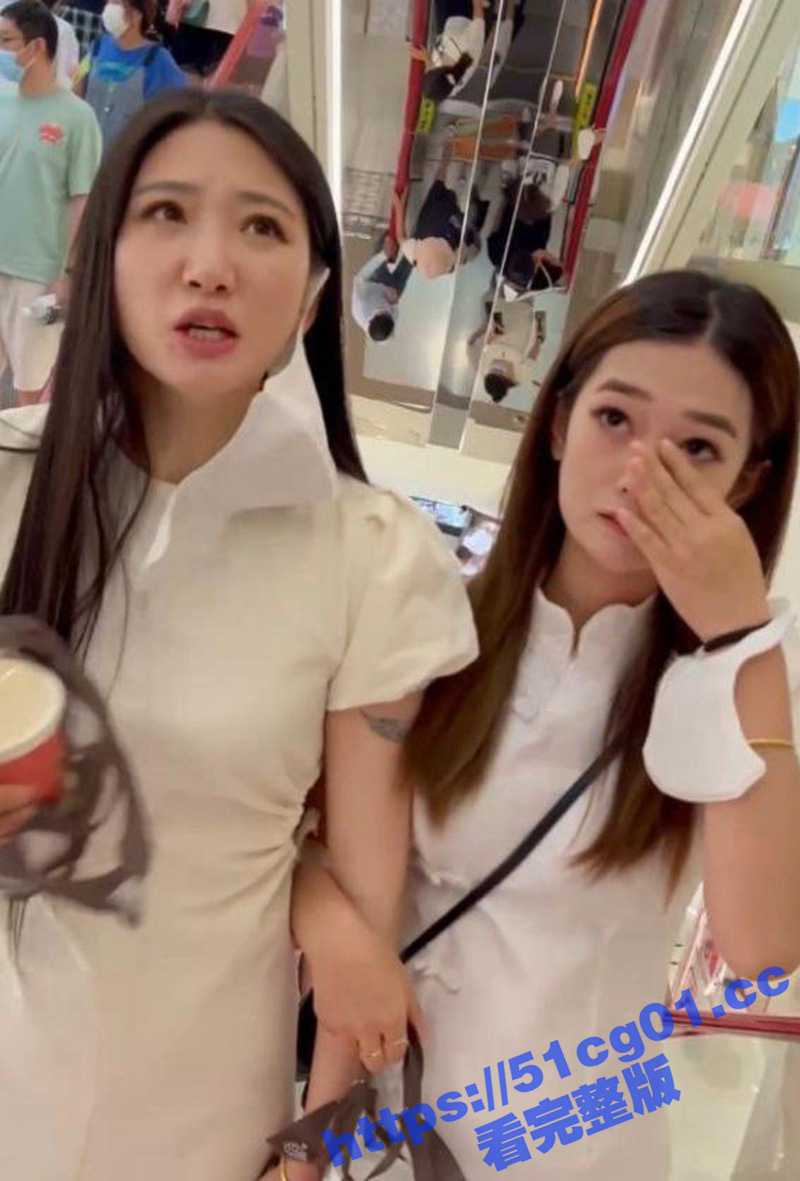 广州商场偷拍抄底两位旗袍美艳少妇！看穿搭谁更反差 显然是黑色内内高跟少妇更胜一筹！ - 51吃瓜网-51吃瓜网