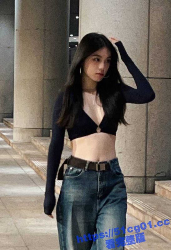 顶级身材纯欲反差婊 如此漂亮的美腿御姐 男友竟然是个不起眼的四眼仔 小姐姐被操狠销魂啊-51吃瓜网