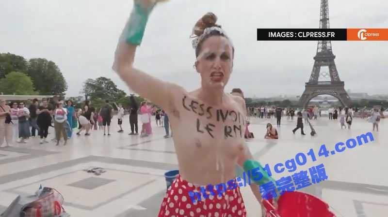 法国女权团体 巴黎铁塔下 全裸上身露奶举行抗议活动  这样的活动麻烦多搞一点 兄弟们爱看-51吃瓜网