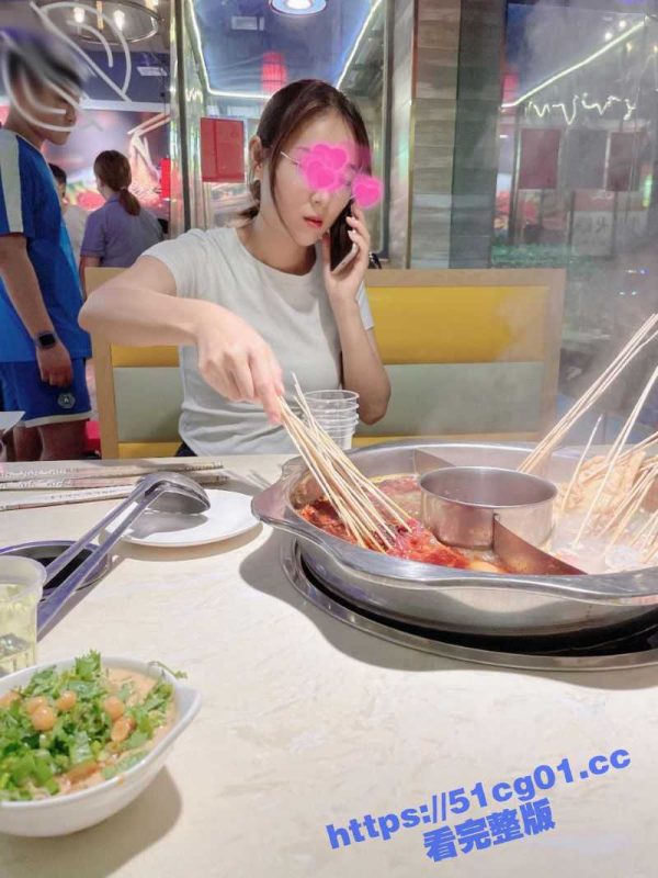 海角大神强奸少妇邻居后 竟然成功发展成了他的母狗！在楼梯间操逼内射！-51吃瓜网