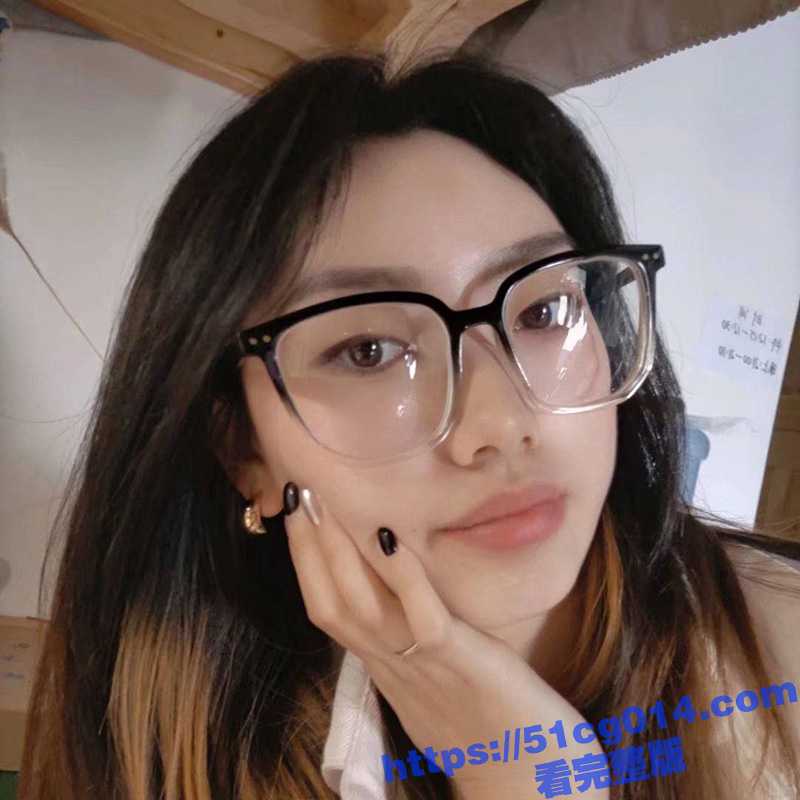 上海交通大学高材生 梁琪曼 有文化的眼镜反差婊 骚鸡化身公厕到处约炮 在学校是出了名的公交车-51吃瓜网