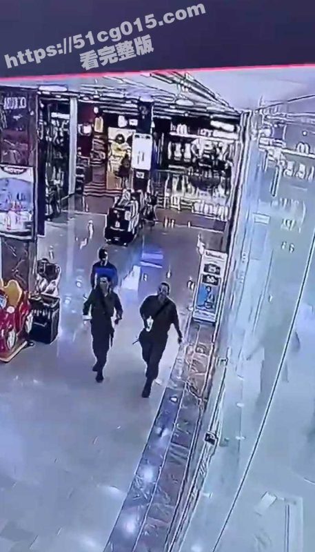 巴勒斯坦男子 在以色列北布城市卡梅尔的商场中行刺两名以色列士兵 随后被步枪扫射打死！-51吃瓜网
