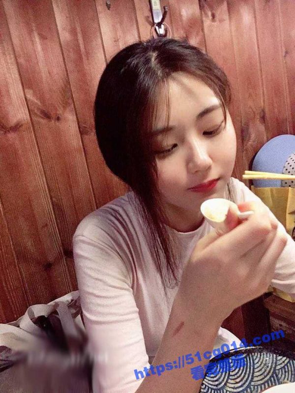 瓜友投稿 前女友 清纯美女反差婊 分手多年也忘不了 她Q弹的大肉臀馒头逼！-51吃瓜网