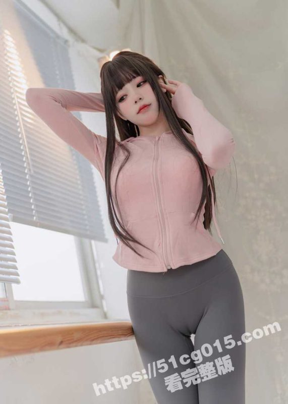 推特高颜值露脸女神 咬一口兔娘 定制福利流出 瑜伽私教课展示完美身姿 一字马无毛美鲍超级诱人!-51吃瓜网