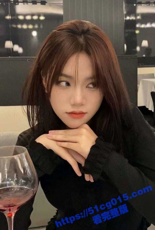 四川成都反差母狗学姐勾引学弟 跪舔吸舔口交 开档黑丝 握住丝足疯狂插逼 干死这个骚货！-51吃瓜网