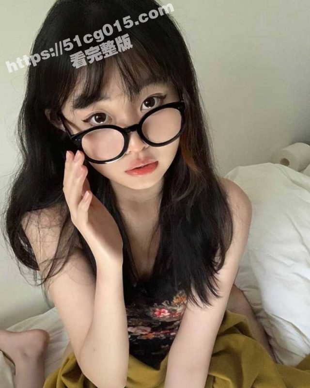 长相清纯可爱的河南许昌 陶瓷职业学院学生妹 马玉恬 为了赚外块兼职口交卖逼 自拍大秀诱人胴体-51吃瓜网