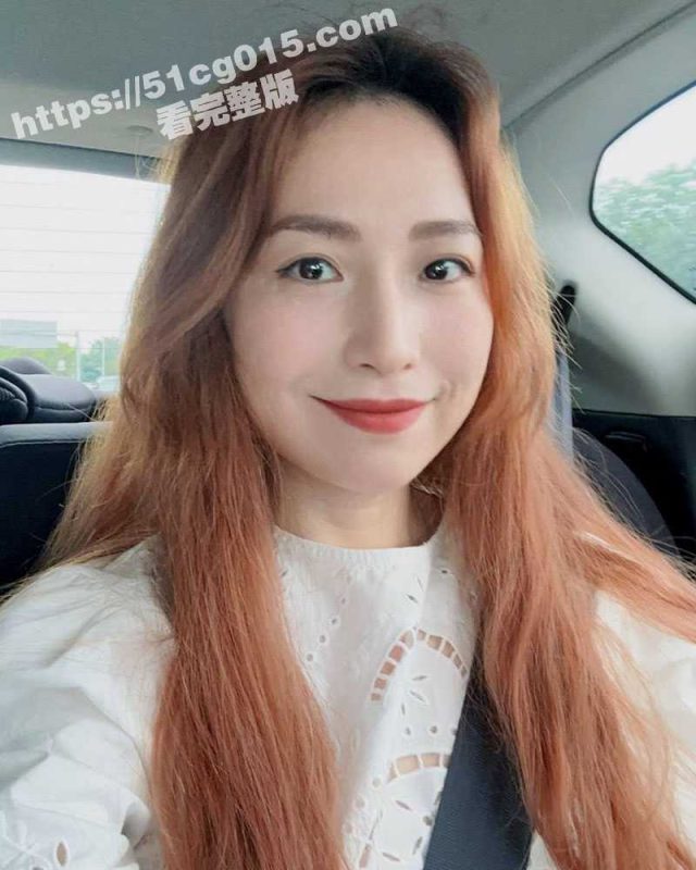 哈尔滨美发店离异少妇老板娘 和佳 不但擅长理发更擅长勾引小鲜肉 躺着闭目享受久违的冲击快感-51吃瓜网