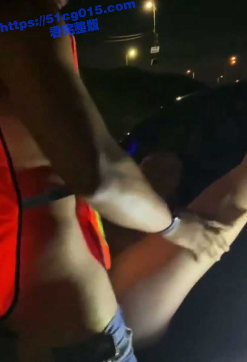 广州工地门事件!极品媚黑少妇深夜在工地勾引黑人小哥 直接工地现场扶着后备箱就开操! - 51吃瓜网-51吃瓜网