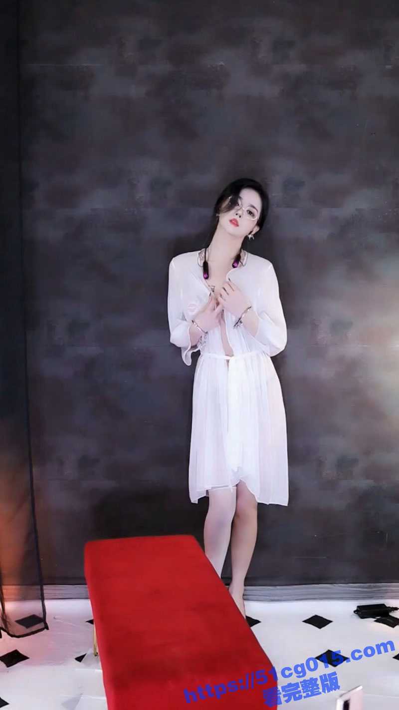 网易CC星秀代言人 温凉 cos极品风骚女郎！在线摸逼扣穴 为求金主爸爸的打赏用道具自慰到高潮喷水！ - 51吃瓜网-51吃瓜网