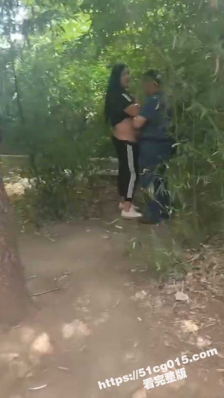 老年娱乐场所 小树林爱情故事 看大爷大妈吓的都不好意思了！-51吃瓜网