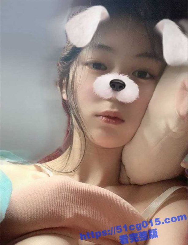 清纯大学生为了赚学费下海 穿各种制服各种姿势 让大叔爆操玩弄 无套后入射一脸-51吃瓜网