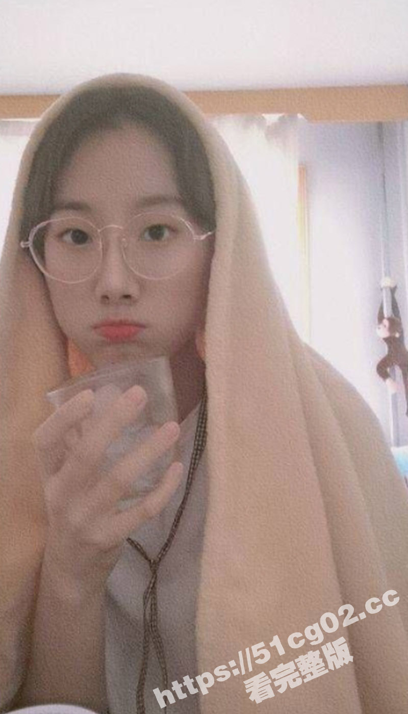 山东工商学院眼镜娘被爆出啪啪视频 外表清纯的学妹背地里经常跟男友去开房 无套啪啪还吞精 玩得很花 - 51吃瓜网-51吃瓜网