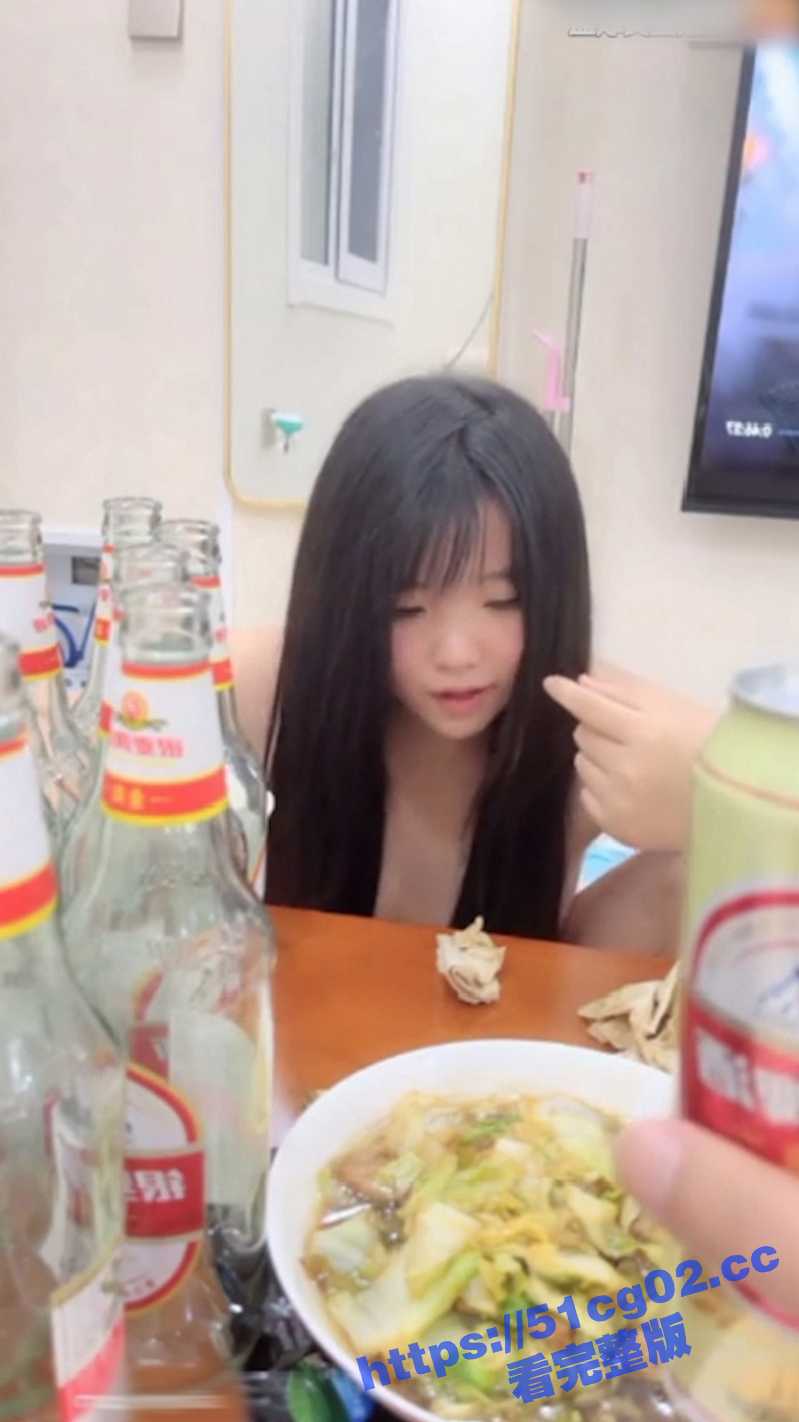 精神小妹被灌醉 被朋友肆意玩弄直播 菊花都不放过！ - 51吃瓜网-51吃瓜网